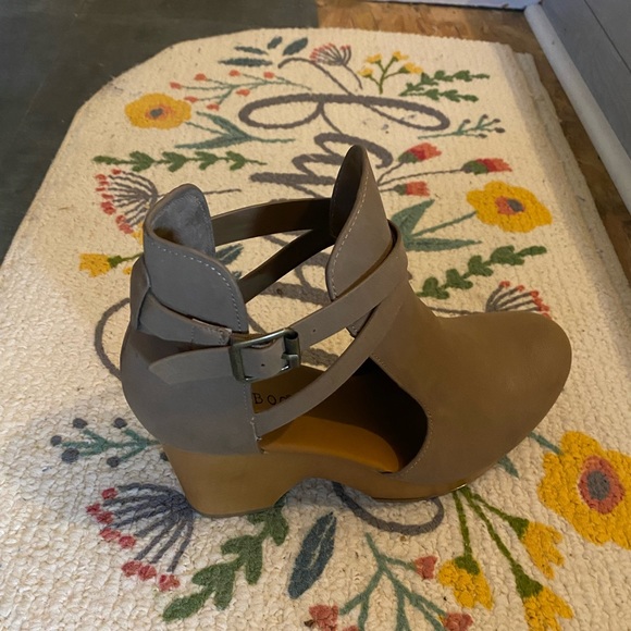 Stella Clogs. - Picture 5 of 5